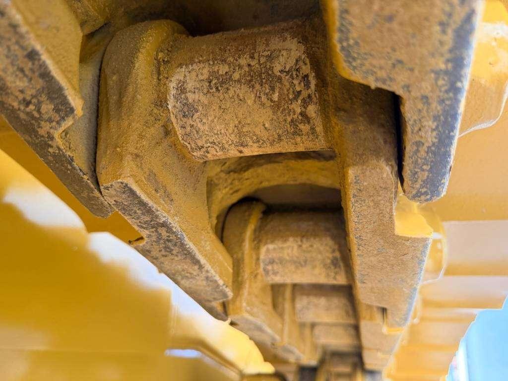 Caterpillar D6T XL Photo 26