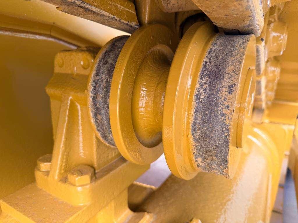 Caterpillar D6T XL Photo 28