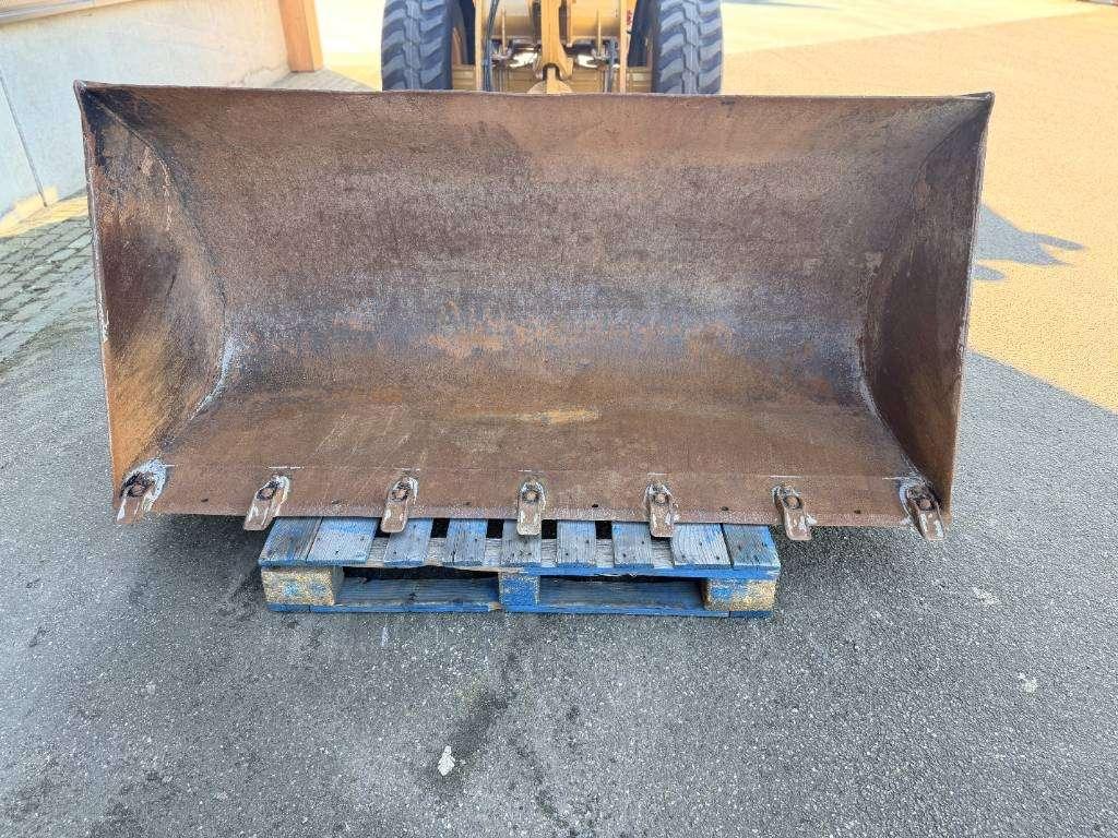 Caterpillar 908M | NEW TYRES Photo 6
