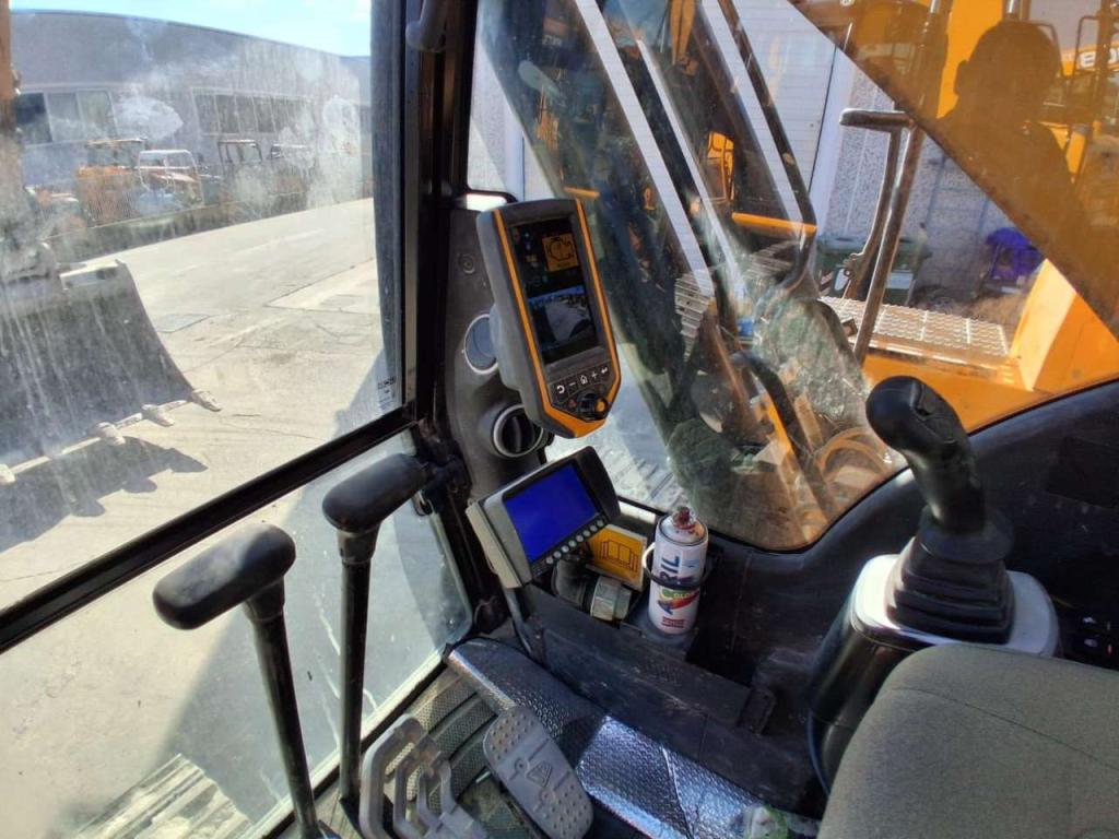 JCB JS 220 Photo 2
