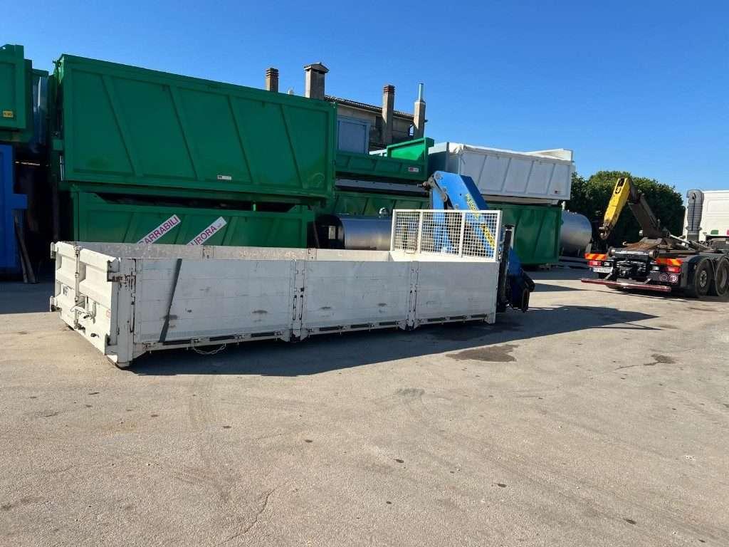 CONTAINER SCARRABILE A PIANALE CON SPONDE E GRU Photo 2