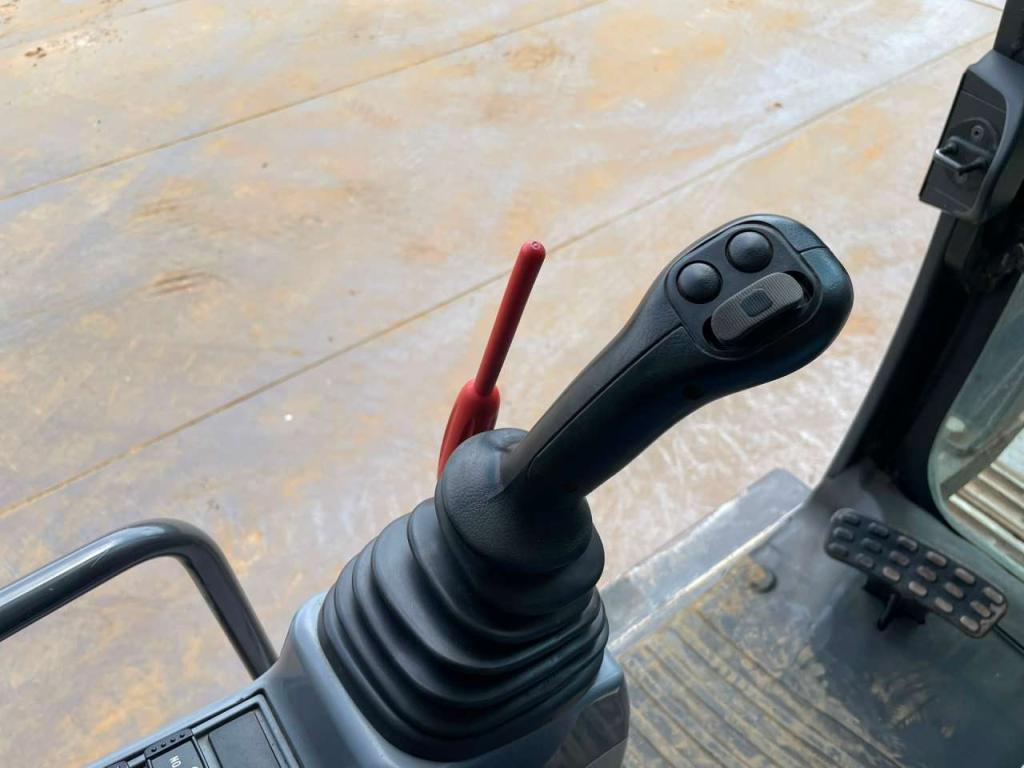 Hitachi ZX210LC-6 Photo 25