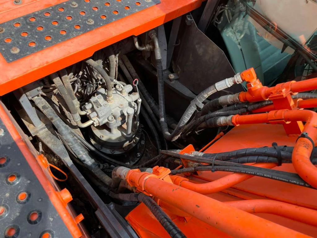 Hitachi ZX210LC-6 Photo 27
