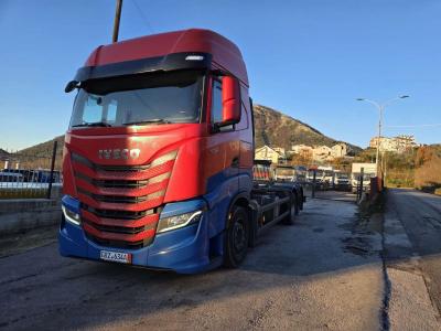 Iveco S-WAY AS260S48 Y en vente par Procida Macchine S.r.l.