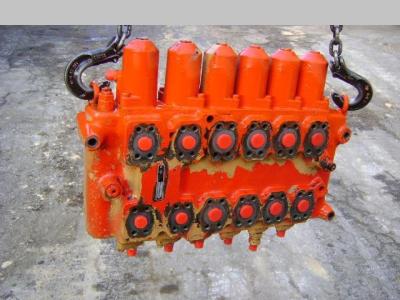 Distributeur hydraulique pour O&K (Orenstein & Koppel) City en vente par PRV Ricambi Srl