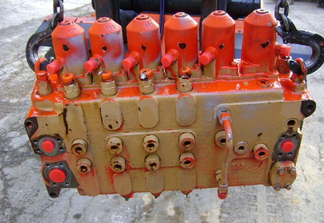 Distributeur hydraulique pour O&K (Orenstein & Koppel) City Photo 2