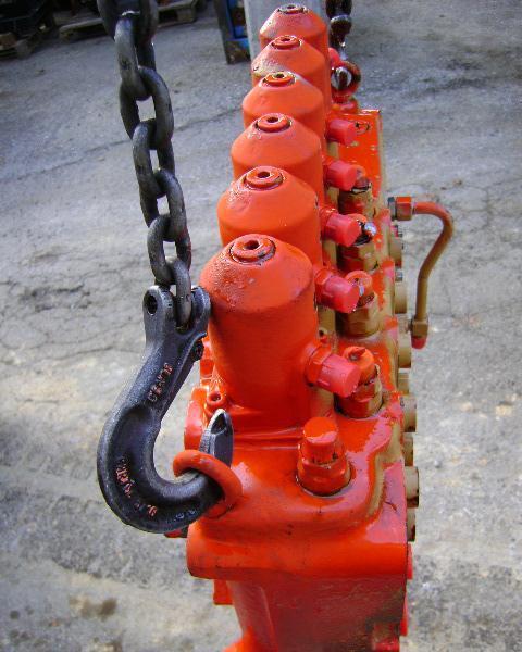 Distributeur hydraulique pour O&K (Orenstein & Koppel) City Photo 3