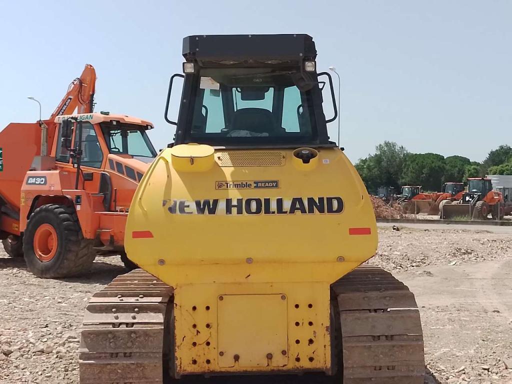 New Holland D150C XLT PAT Photo 4