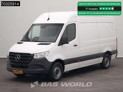 Mercedes-Benz Sprinter 317 CDI L2H2 Navi Airco Cruise Camera 10inch MBUX CarPlay Parkeersensoren v+a Euro6 L2 Air en vente par BAS World B.V.