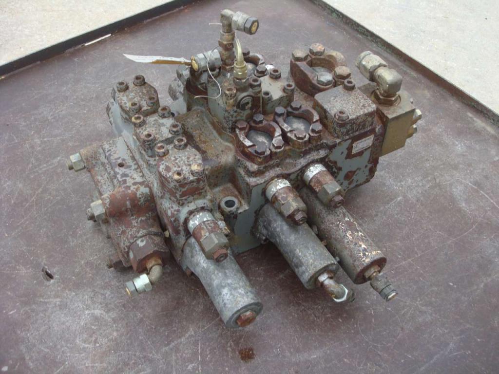 Distributeur hydraulique pour Hitachi ZW310 Photo 4