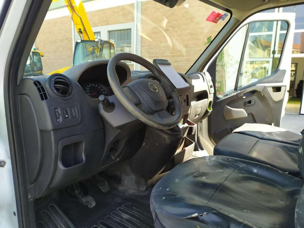 Nissan NV400 Photo 6