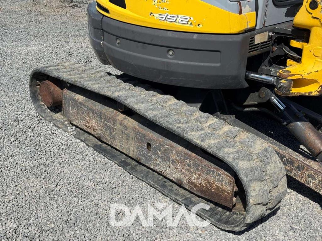 New Holland E35.2SR Photo 25