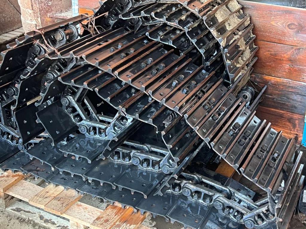 Chaînes pour Komatsu PC88MR-6 Photo 2