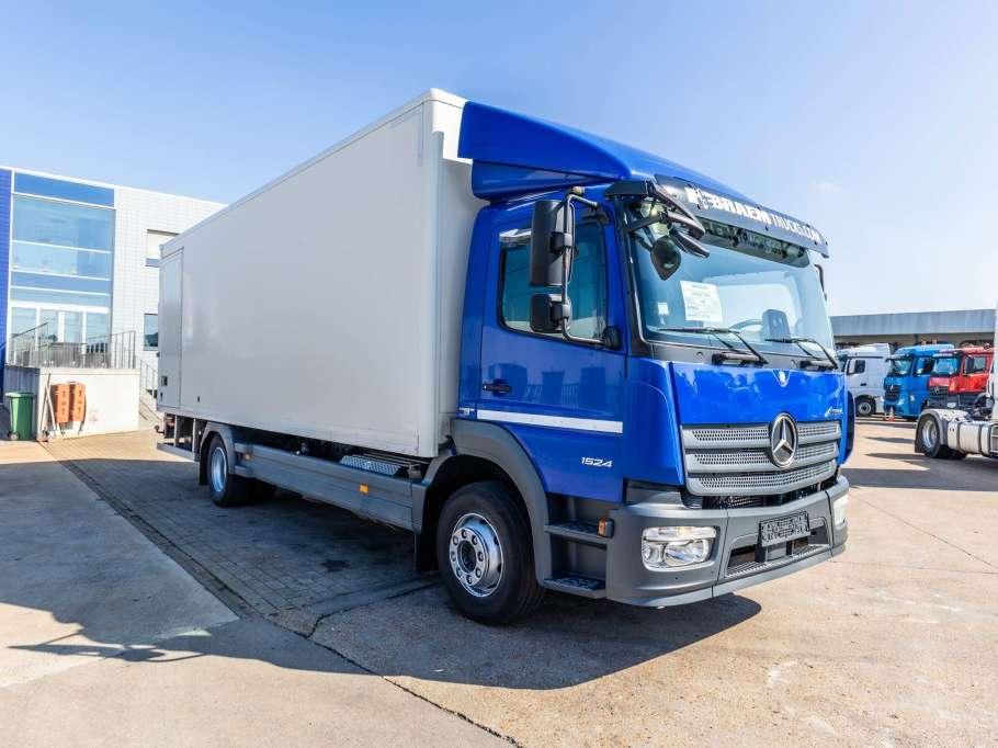 Mercedes-Benz ATEGO 1524 L + DHOLLANDIA 2T. Photo 2
