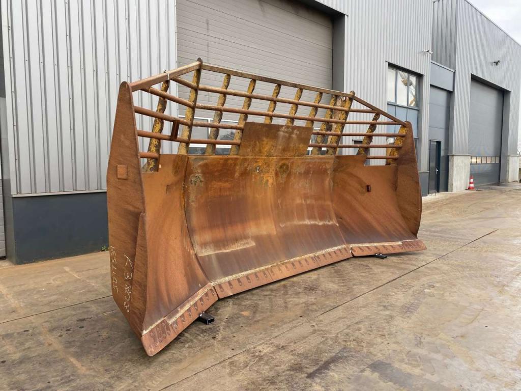 Caterpillar D9U Blade Photo 3