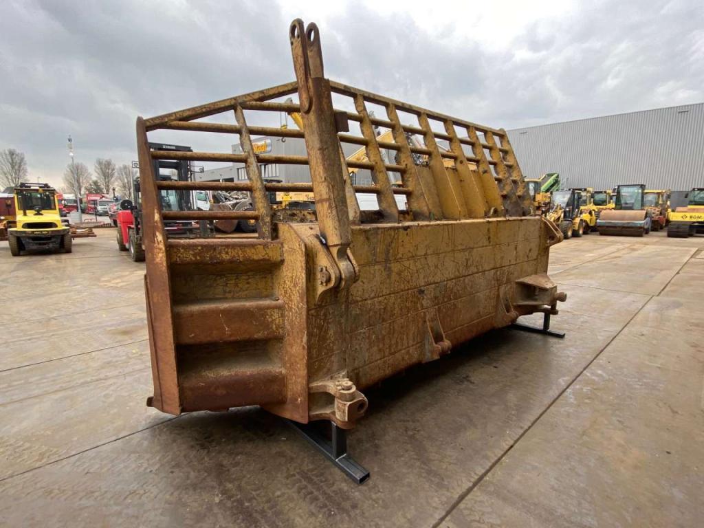 Caterpillar D9U Blade Photo 6