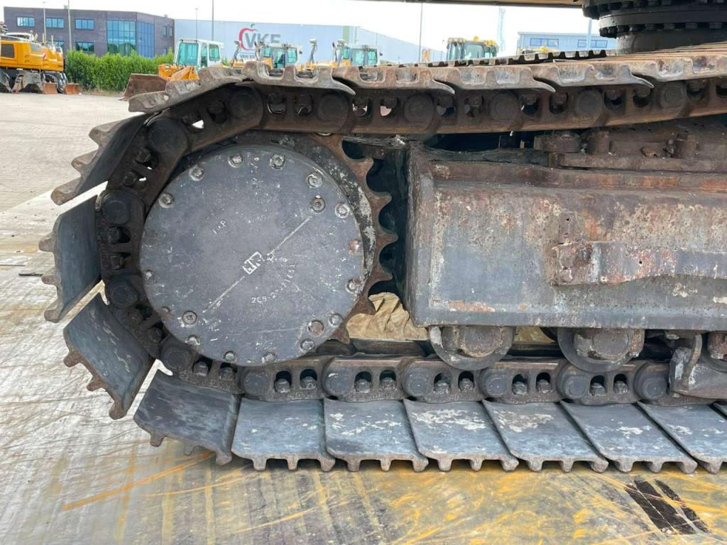Komatsu PC490LC-11E0 Photo 16