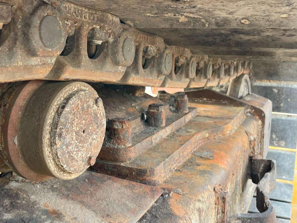 Komatsu PC490LC-11E0 Photo 18