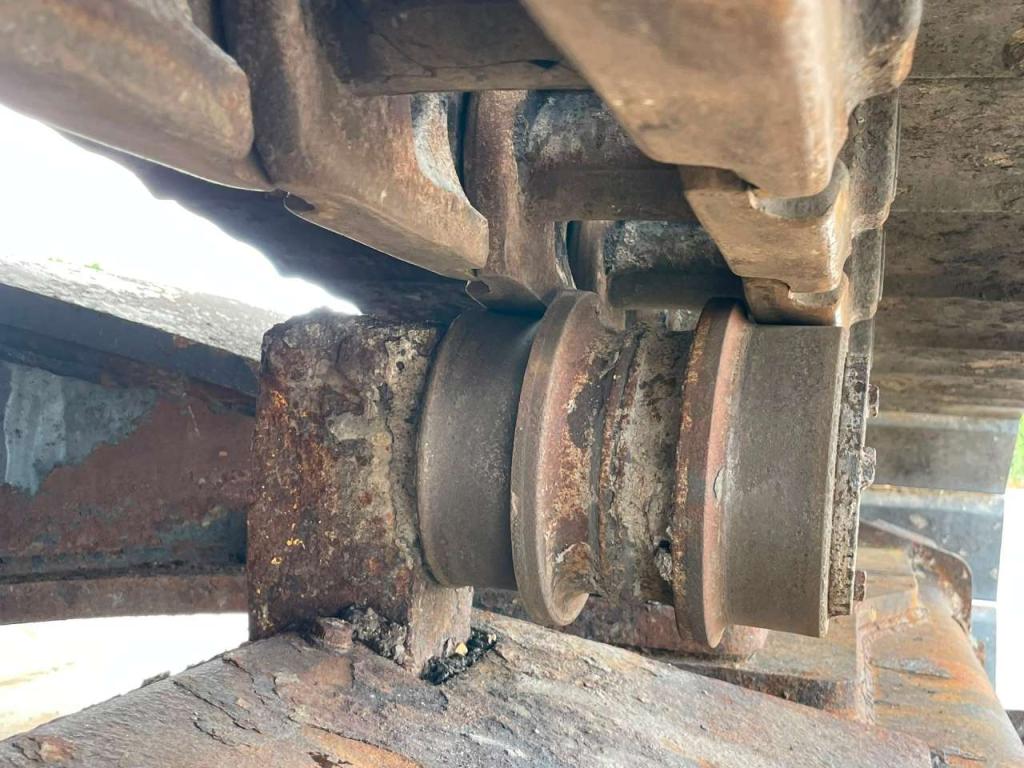 Komatsu PC490LC-11E0 Photo 19