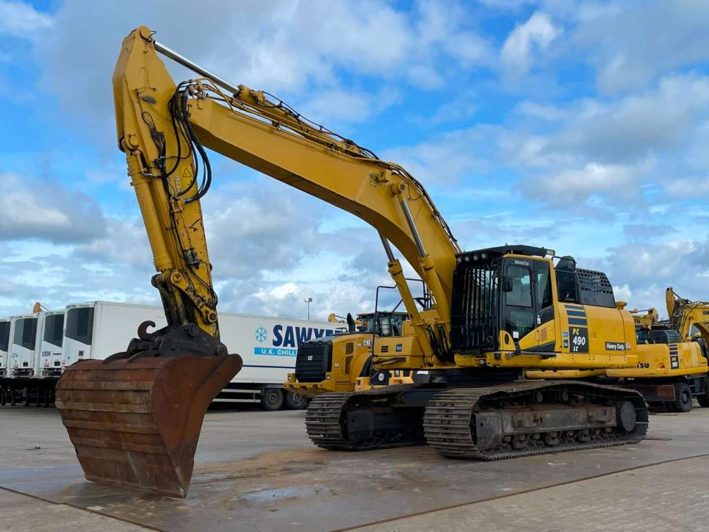 Komatsu PC490LC-11E0 Photo 2