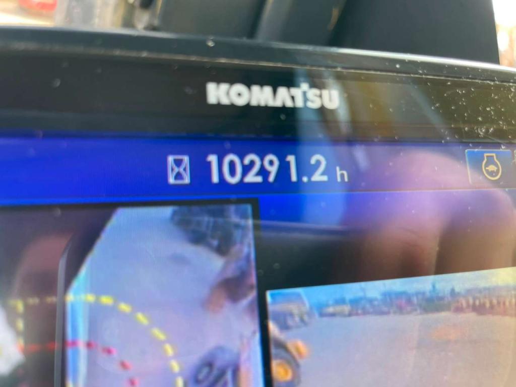 Komatsu PC490LC-11E0 Photo 23