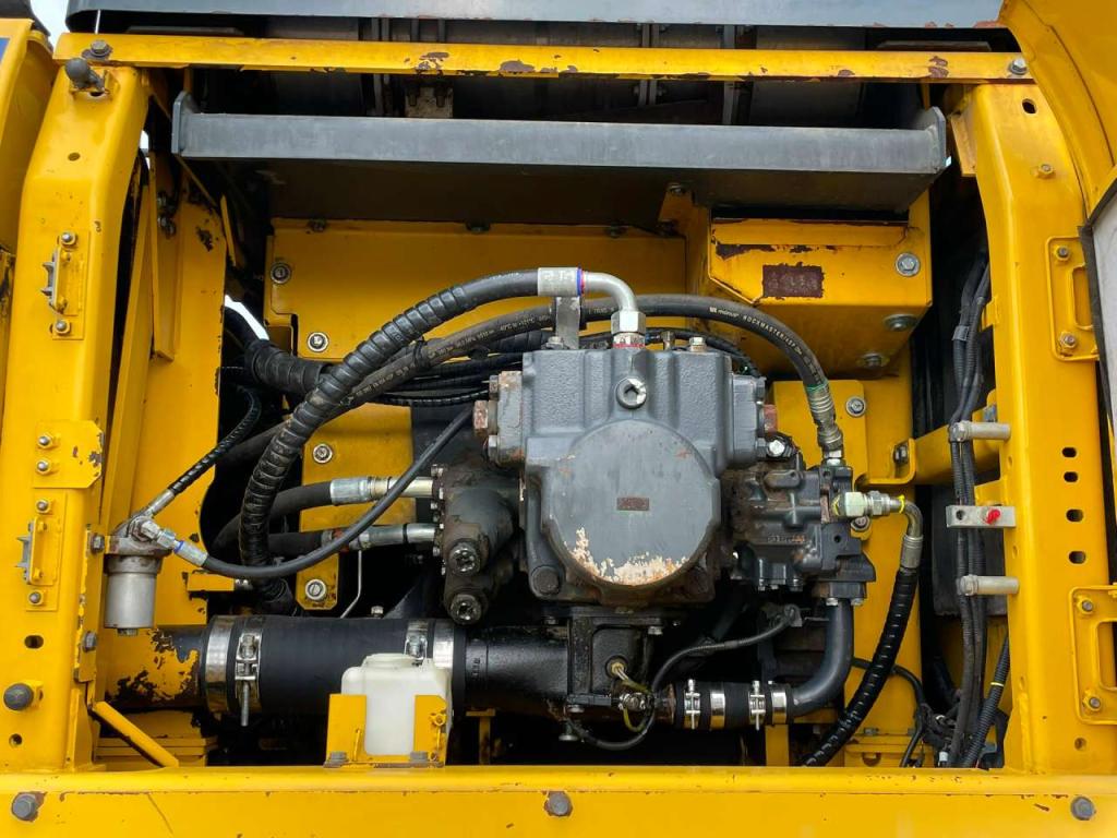 Komatsu PC490LC-11E0 Photo 28