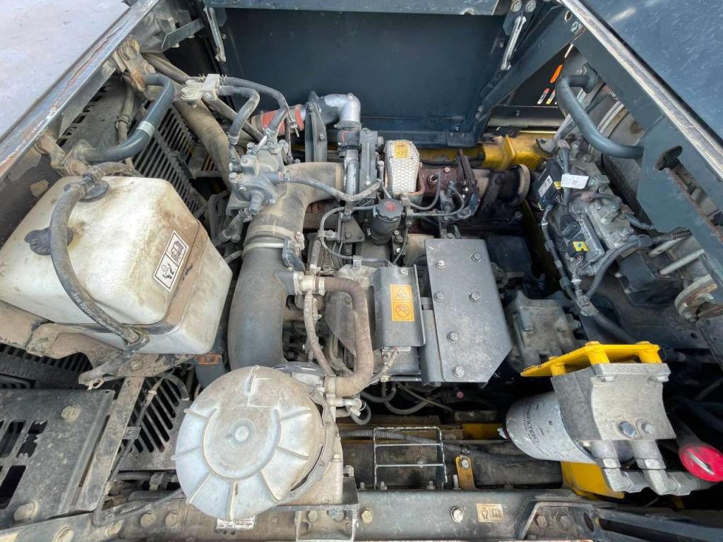 Komatsu PC490LC-11E0 Photo 30