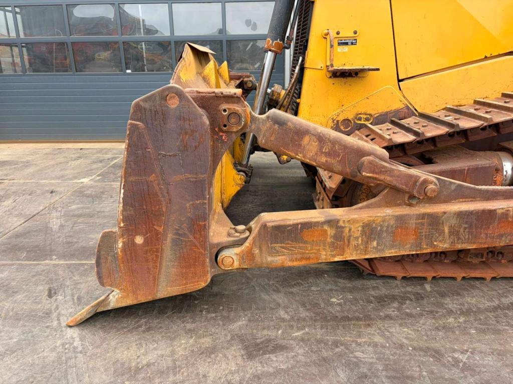 Caterpillar D8T Photo 10