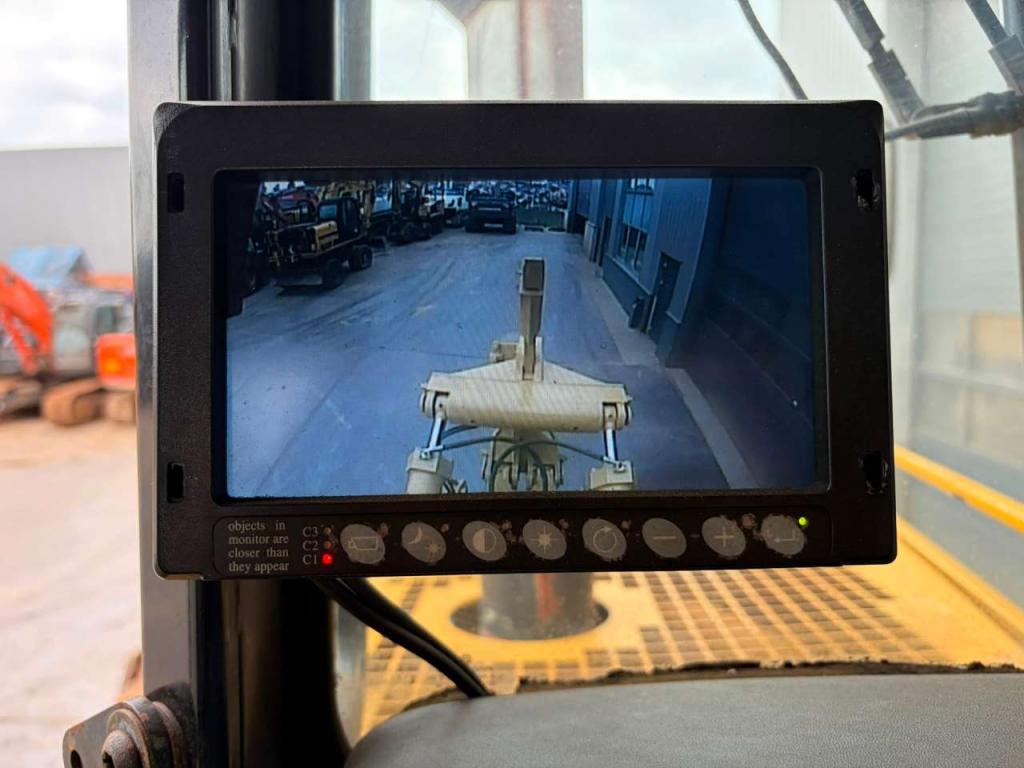 Caterpillar D8T Photo 25