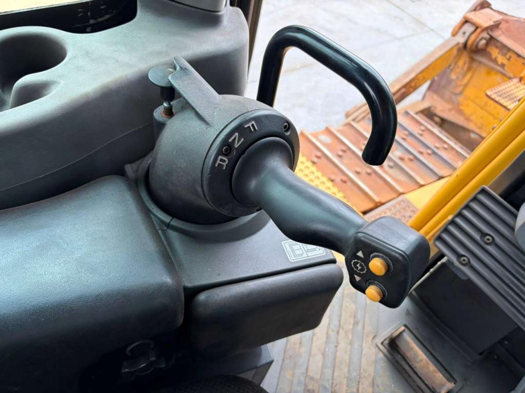 Caterpillar D8T Photo 26