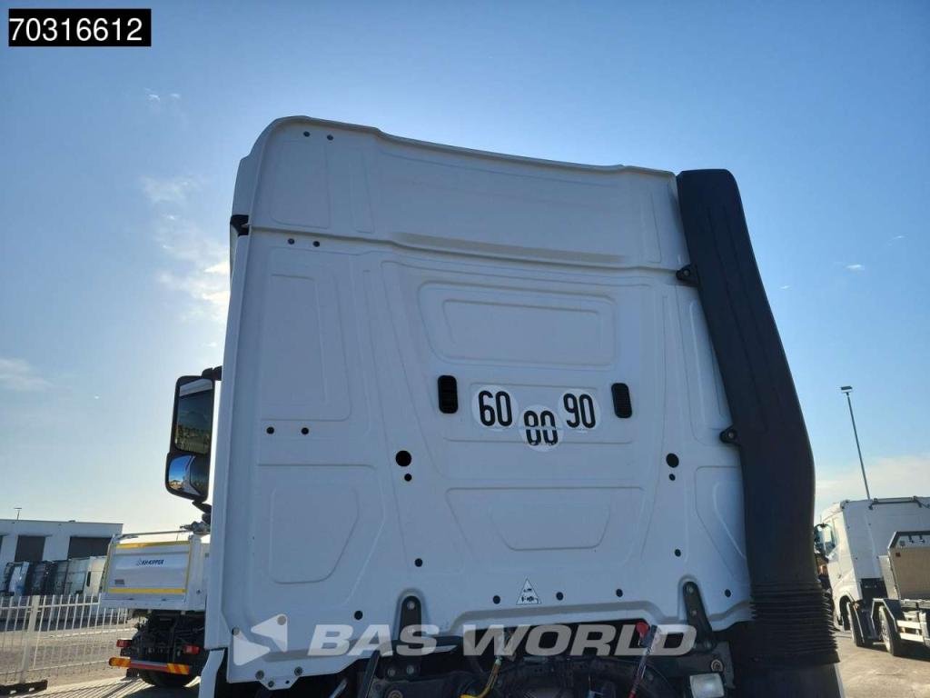 Mercedes-Benz Actros 1851 4X2 StreamSpace Retarder Photo 11