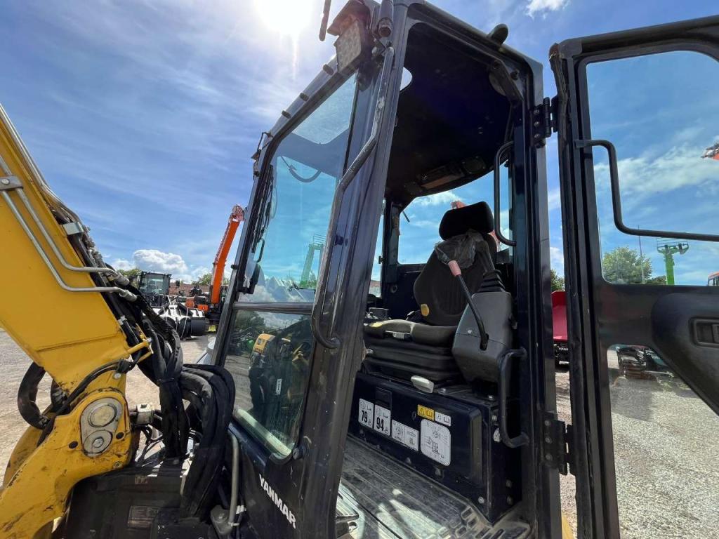 Yanmar VIO 57-6 Photo 11