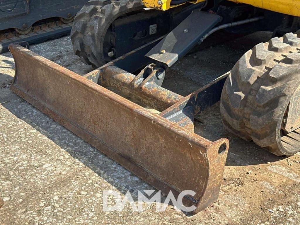 Komatsu PC26MR-3 Photo 10