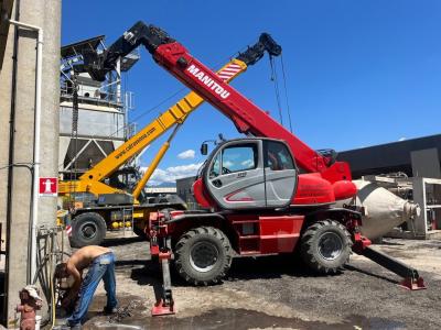 Manitou MRT 2150 PRIVILEGE en vente par Cat Srl