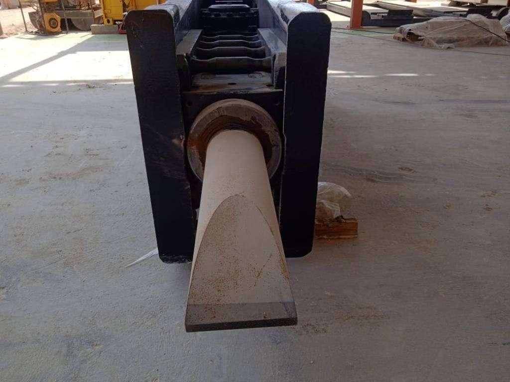 Caterpillar H180GC (2pcs available for sale at Abu Dhabi) Photo 3