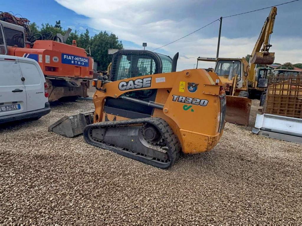 Case TR320 Photo 2