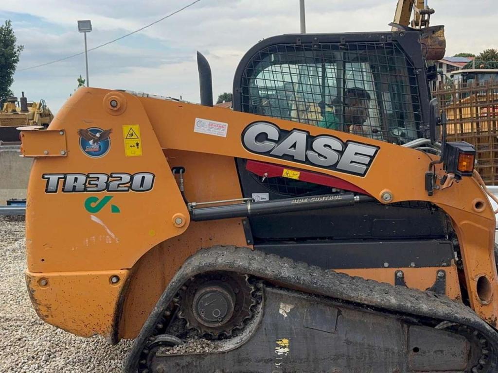 Case TR320 Photo 5
