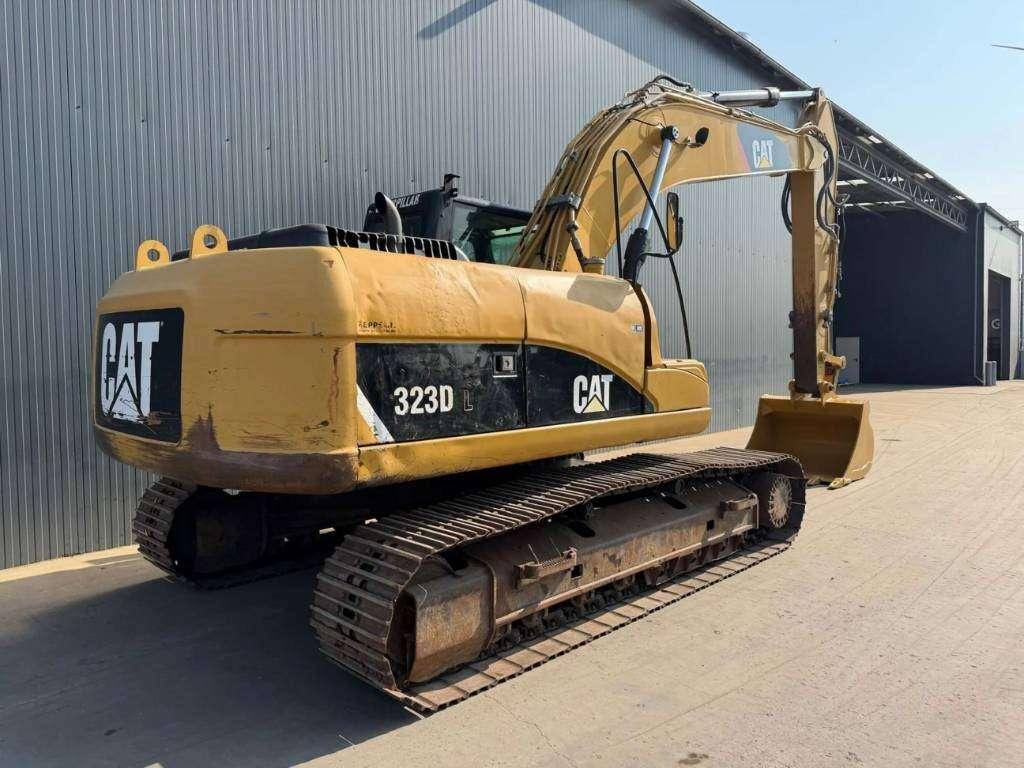 Caterpillar 323 D L Photo 4