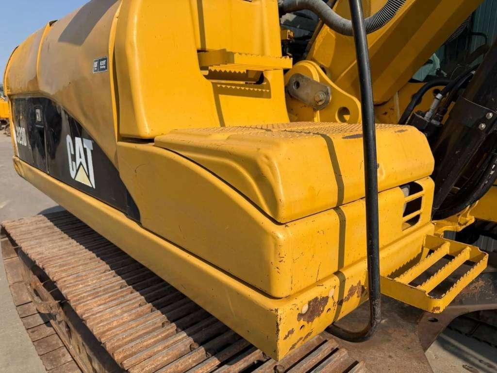 Caterpillar 323 D L Photo 8