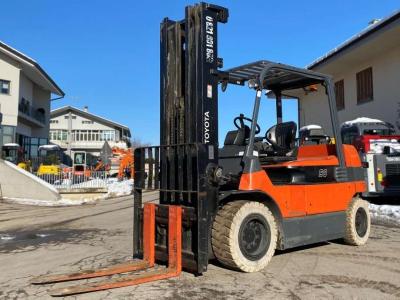 Toyota 7FBMF50 en vente par Massucco T. Srl