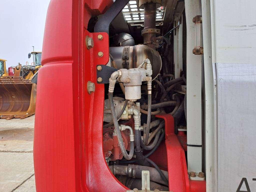 Takeuchi TB2150 Photo 17