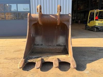Caterpillar Caterpillar teeth Bucket 385 en vente par Big Machinery