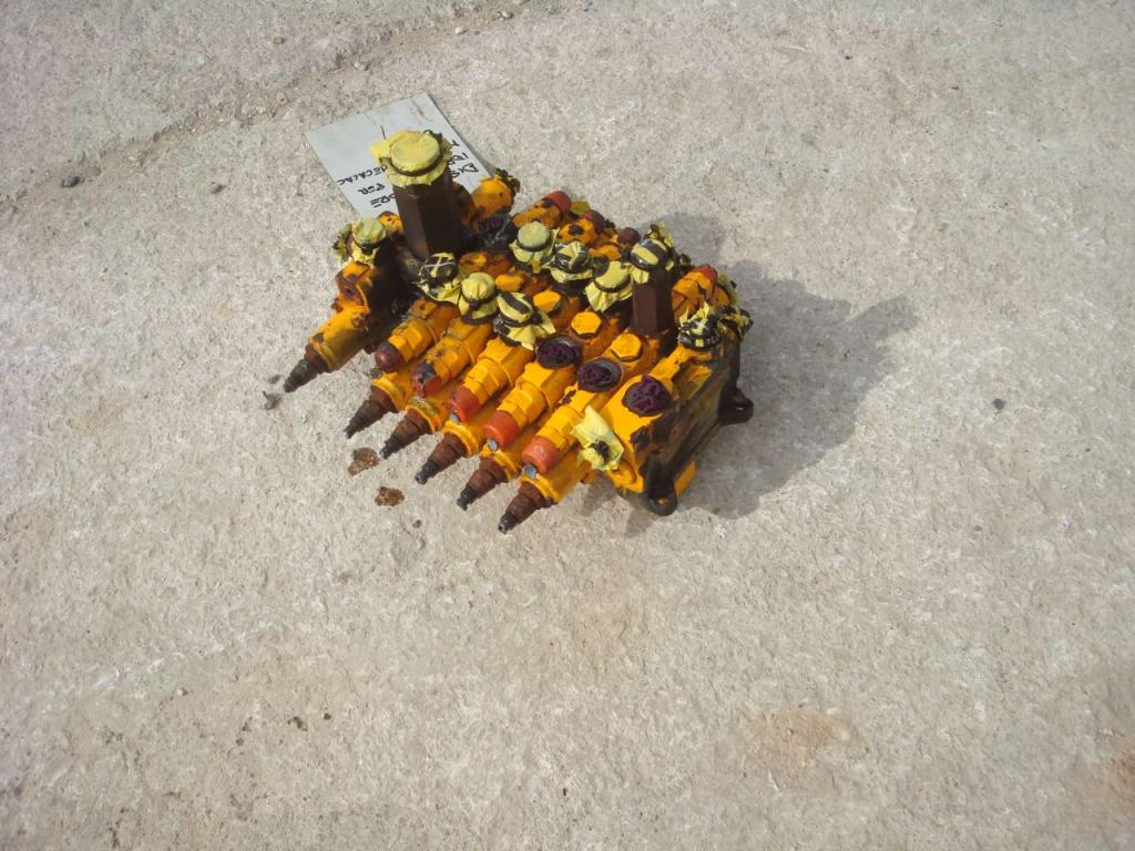 Distributeur hydraulique pour per Muletto Mecalac 8CXI Photo 4