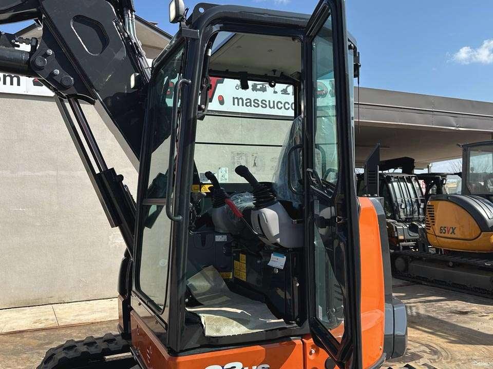 Hitachi ZX63U Photo 15