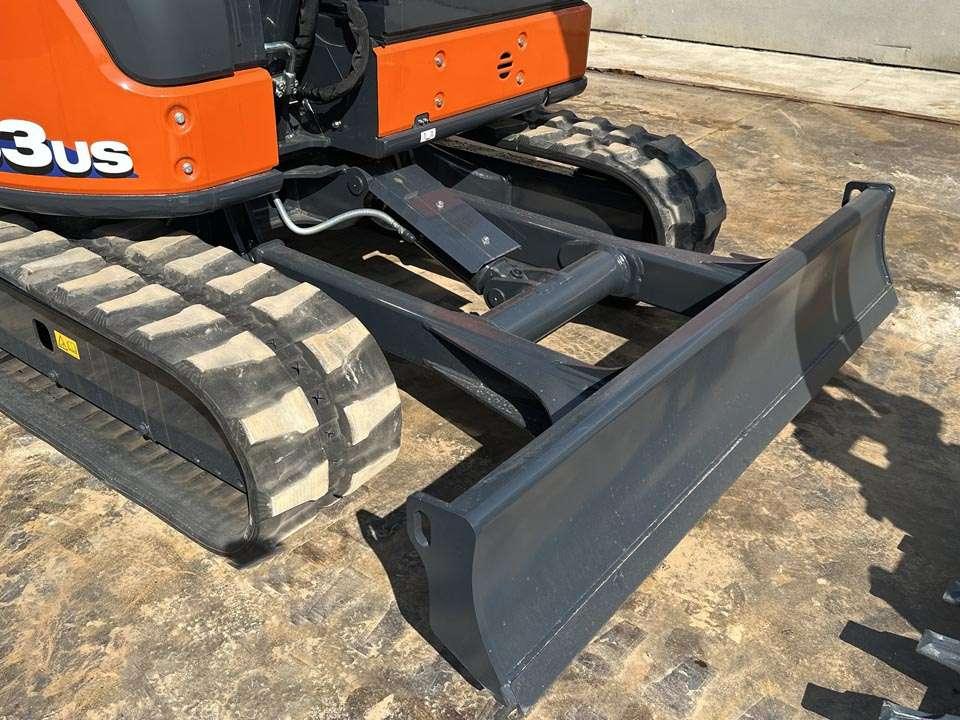 Hitachi ZX63U Photo 6