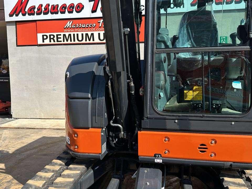 Hitachi ZX63U Photo 9