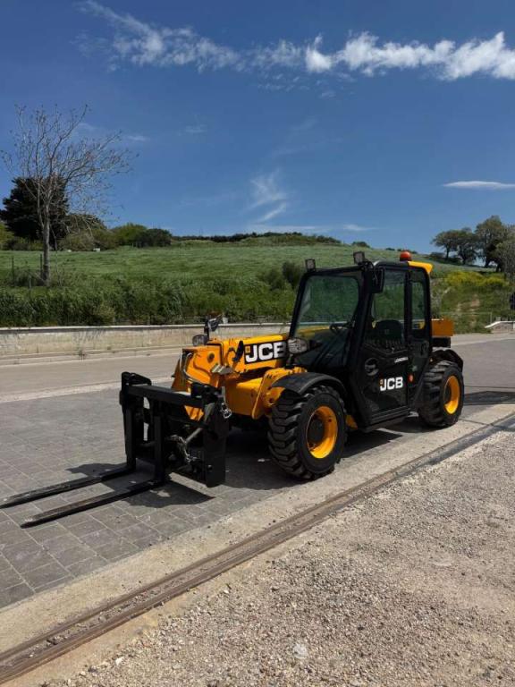 JCB 520-60 HiViz Photo 1