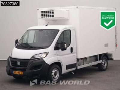 Fiat Ducato 140pk Laadklep Zijdeur Koelwagen Vriezer Airco D'Hollandia Euro6 Koeler Koeler Koelwagen Küh en vente par BAS World B.V.