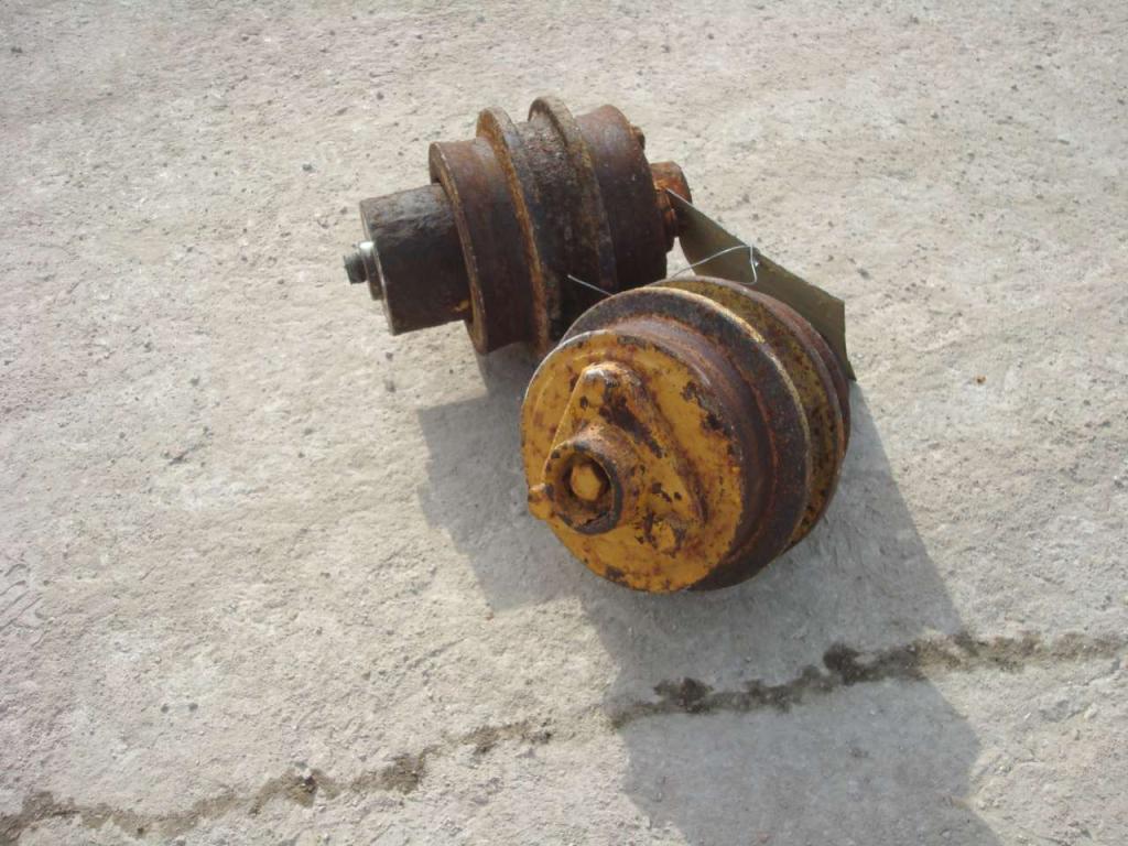Galets supérieurs pour Komatsu D31S Photo 3