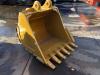 Caterpillar 325B 47 inch HDBucket Photo 1 thumbnail